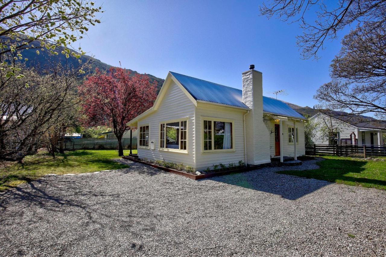 Aberdeen Cottage - Nestled In The Heart Of Arrowtown - New! Exterior photo